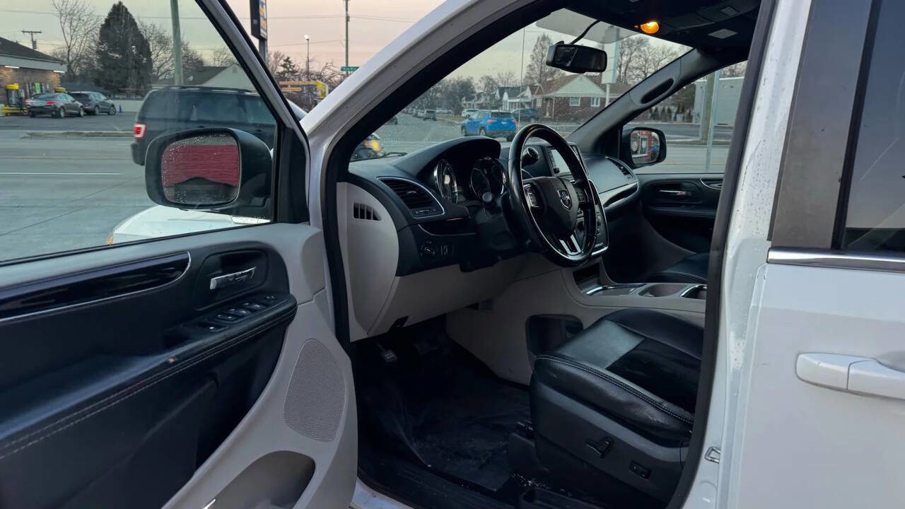 Used 2017 Dodge Grand Caravan GT image 9