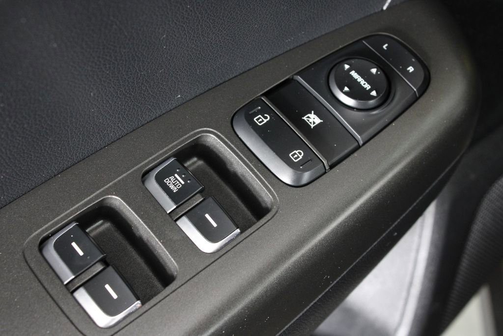 Used 2020 Kia Sportage LX image 19