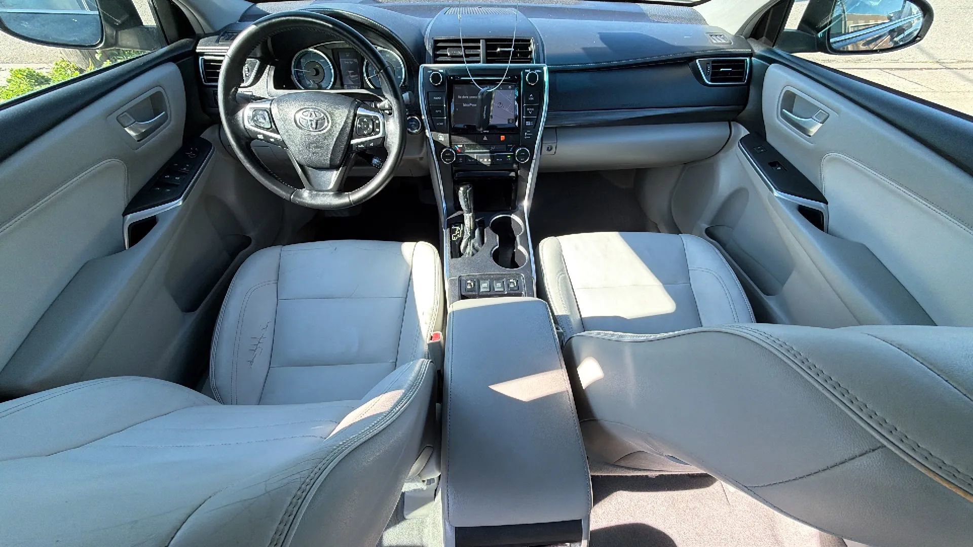 Used 2016 Toyota Camry XLE w/ Moonroof Package FWD image 29