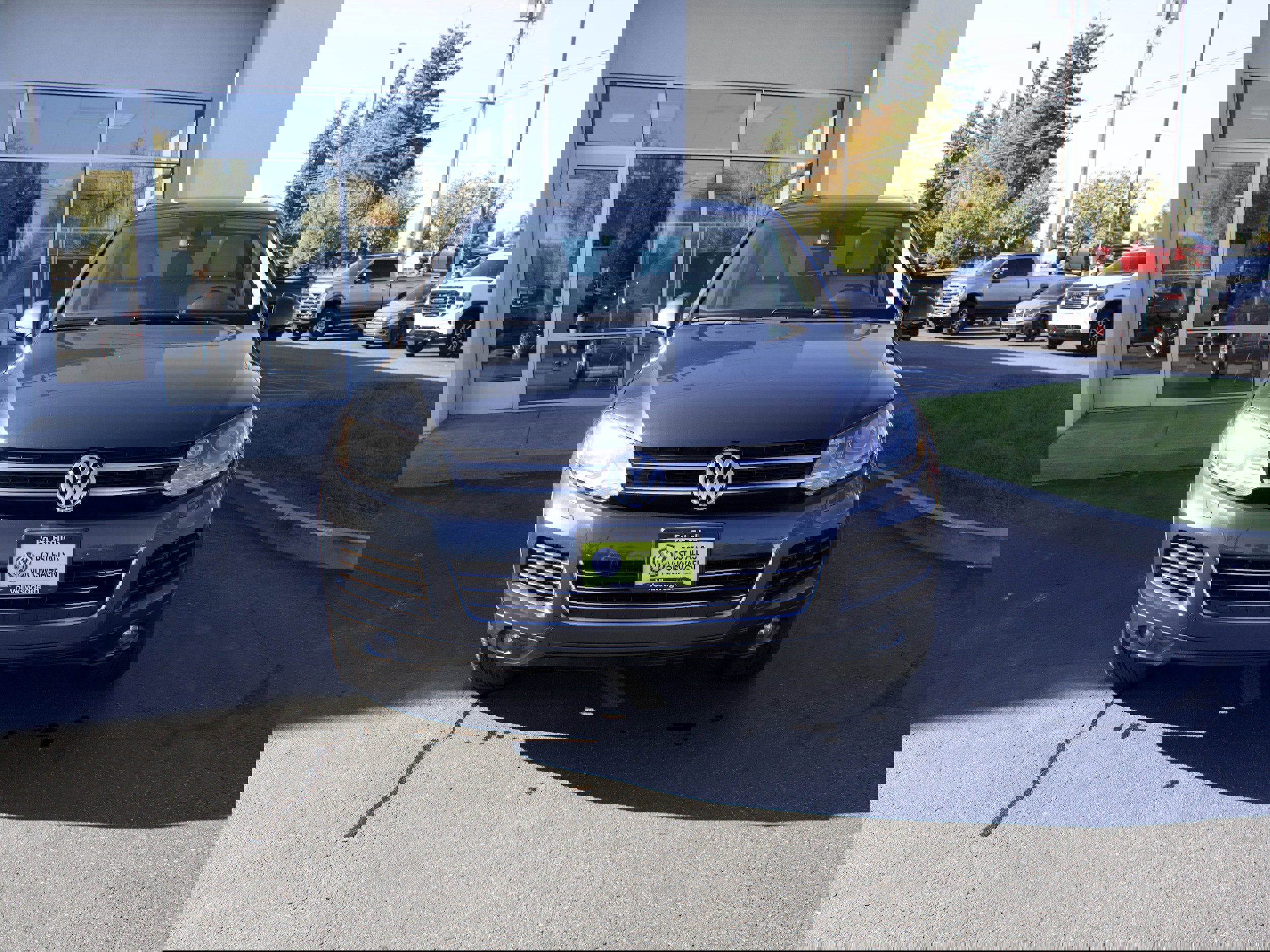 Used 2012 Volkswagen Touareg TDI image 2