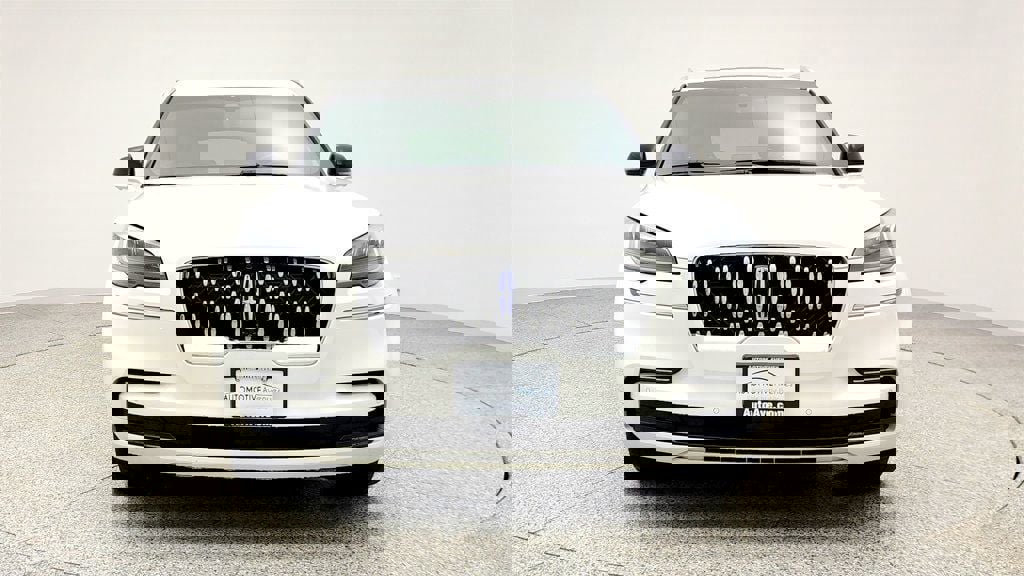 Used 2023 Lincoln Aviator Grand Touring w/ Equipment Group 301A image 2