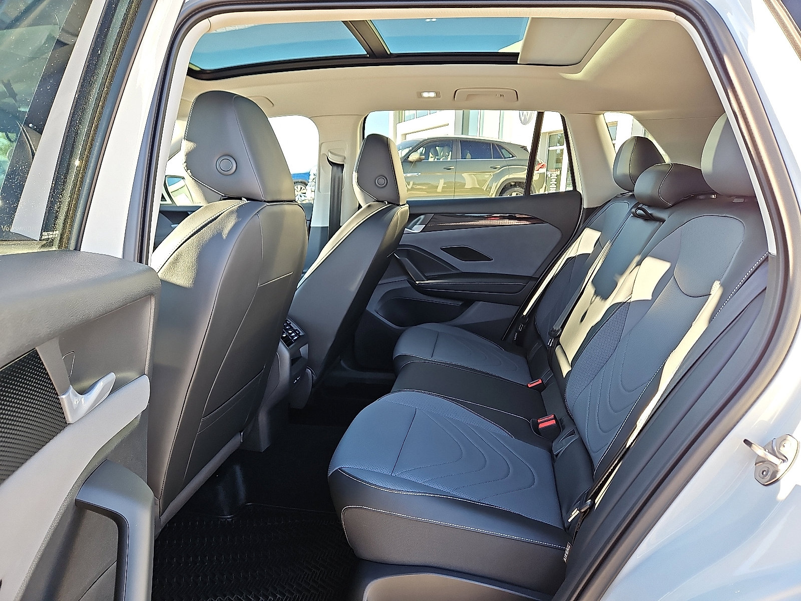 New 2026 Volkswagen Tiguan SE image 9