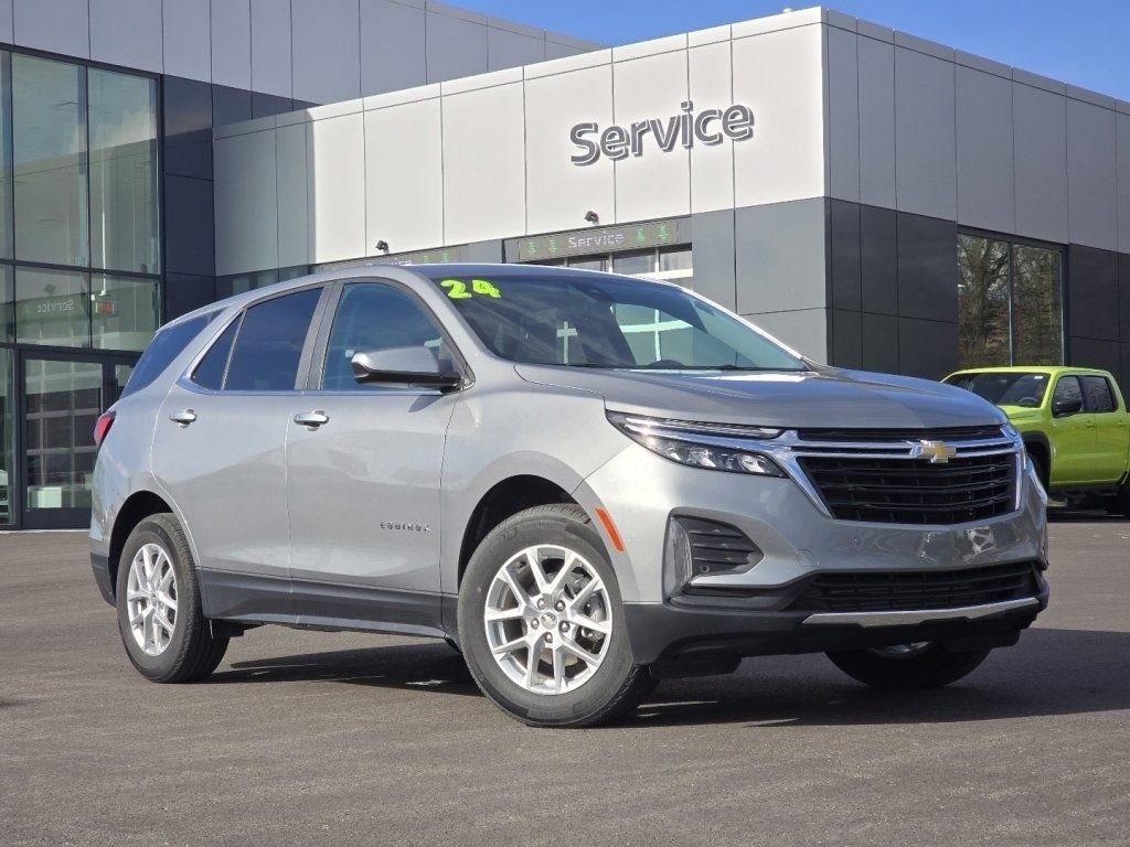 Used 2024 Chevrolet Equinox LT image 2