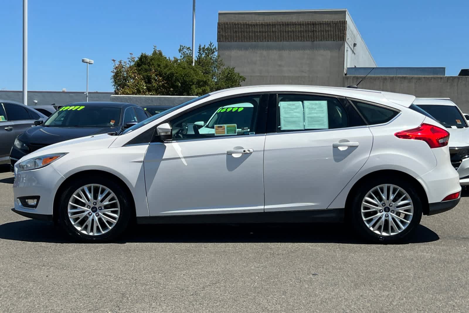 Used 2016 Ford Focus Titanium FWD image 9