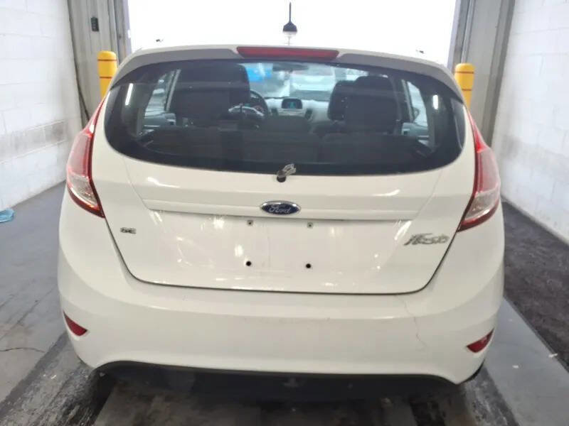 Used 2015 Ford Fiesta SE image 4