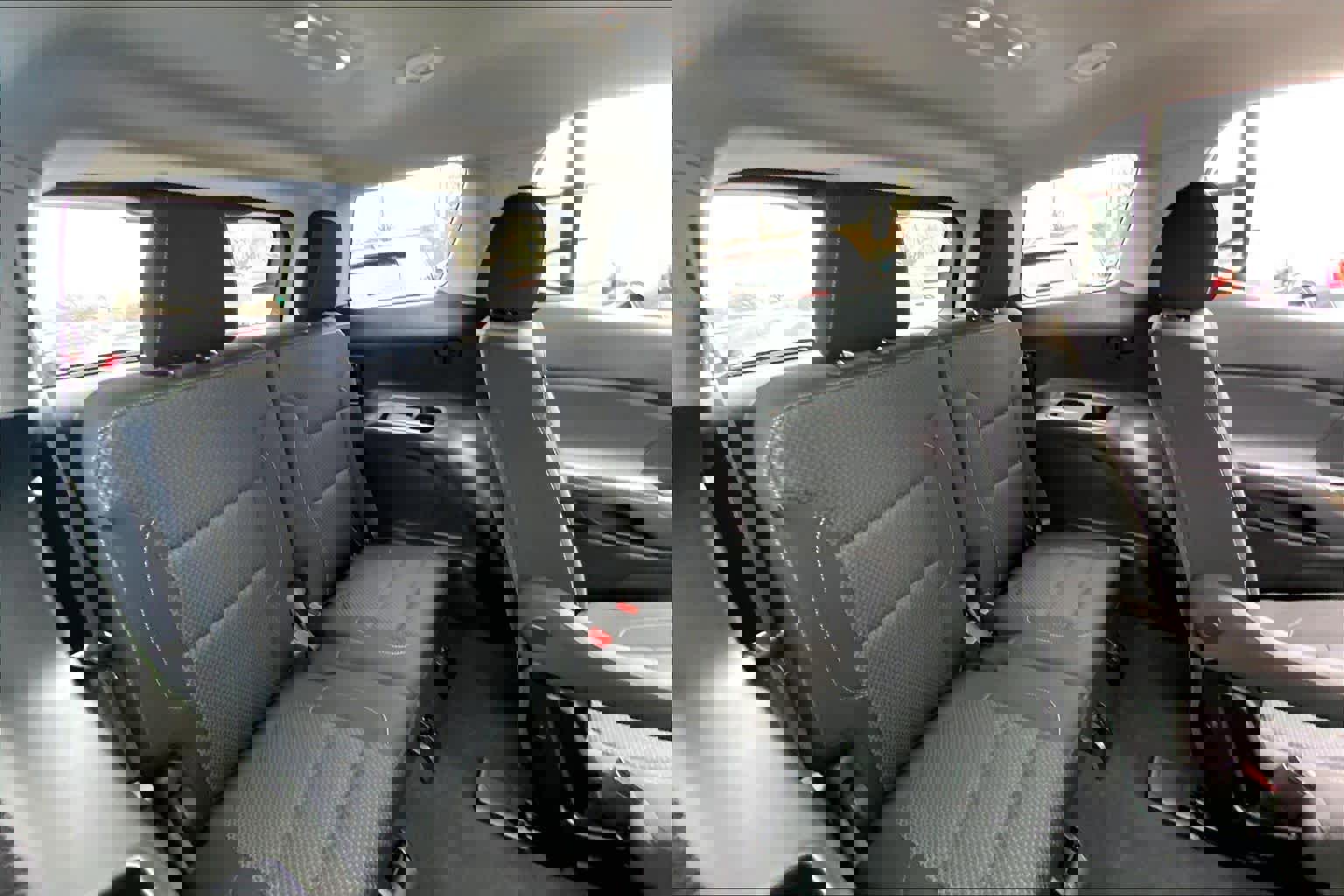 Used 2023 GMC Acadia SLE w/ Driver Convenience Package image 18