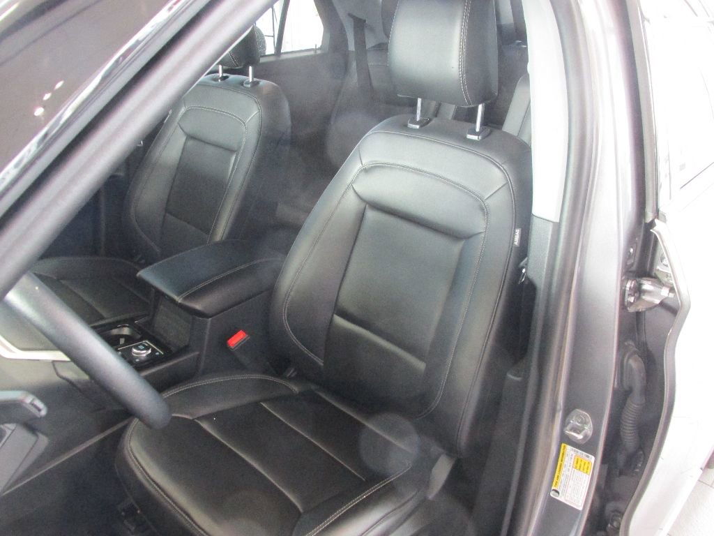 Used 2024 Ford Explorer XLT w/ Equipment Group 202A image 4