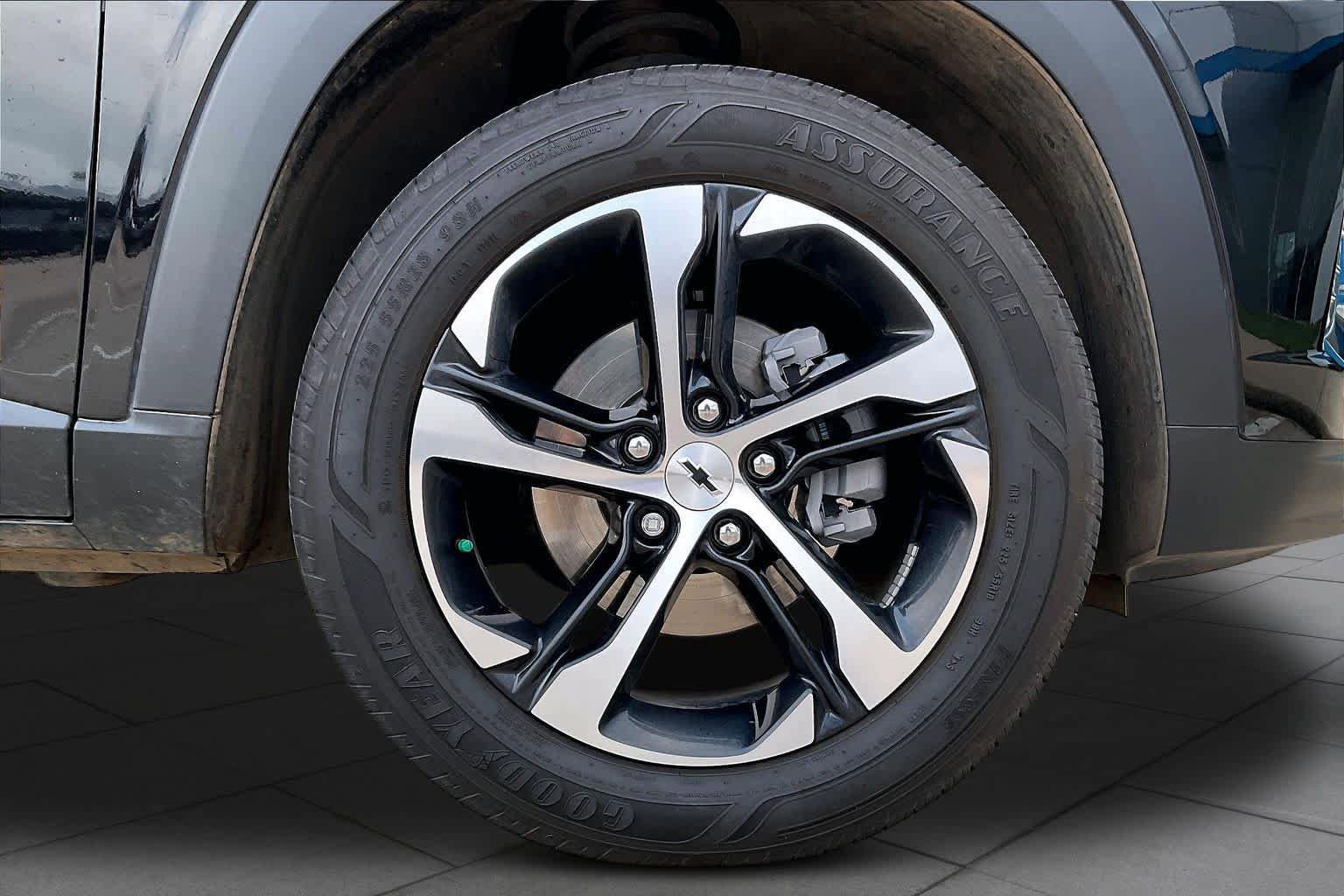 Certified 2025 Chevrolet Trax RS w/ Driver Confidence Package FWD image 12
