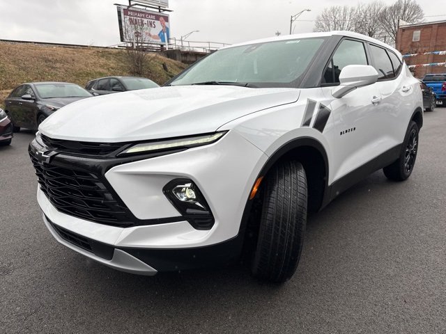 New 2026 Chevrolet Blazer LT w/ LPO, Black Sport Package image 5