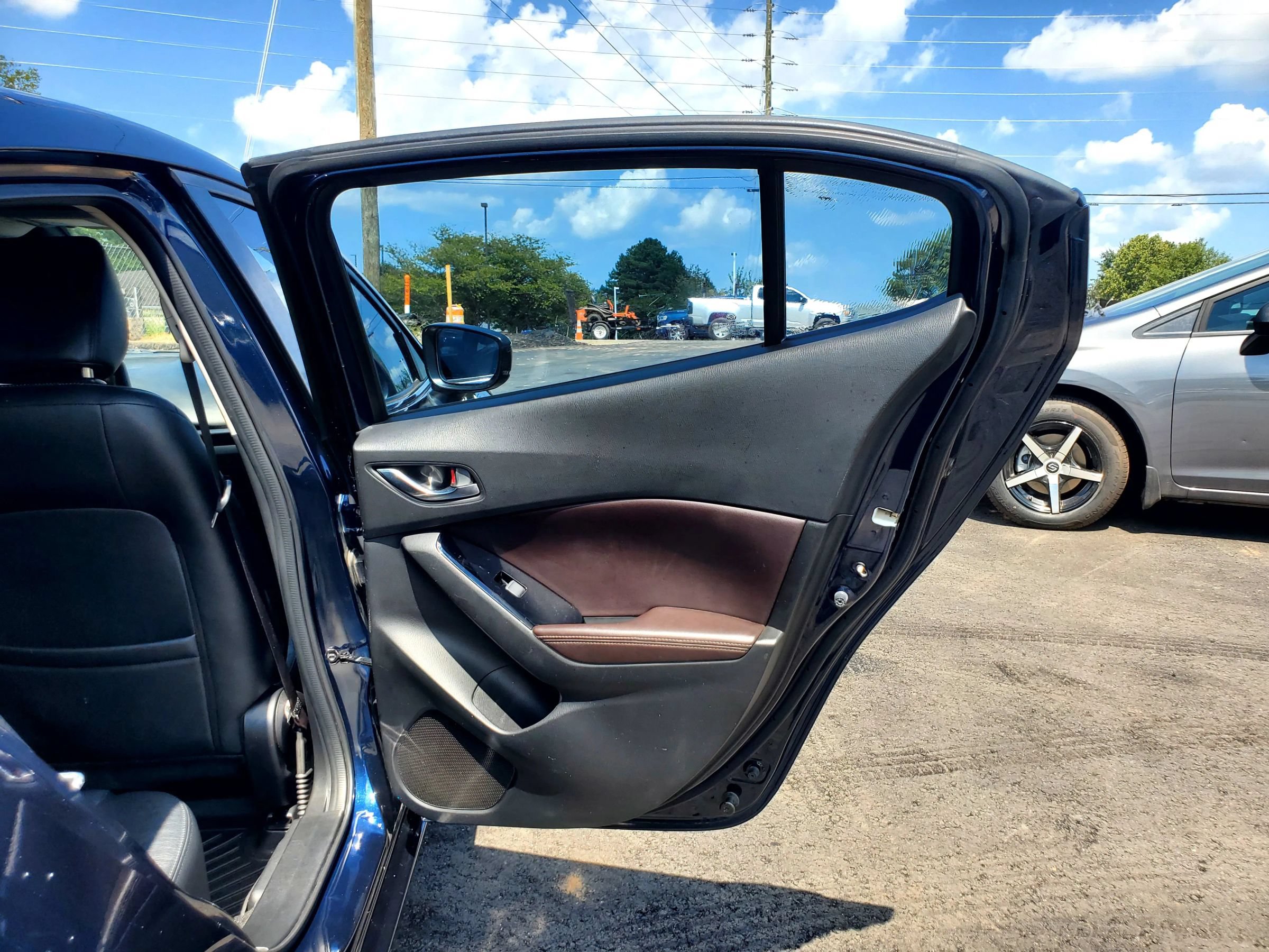 Used 2017 MAZDA MAZDA3 Grand Touring w/ Premium Equipment Package FWD image 26