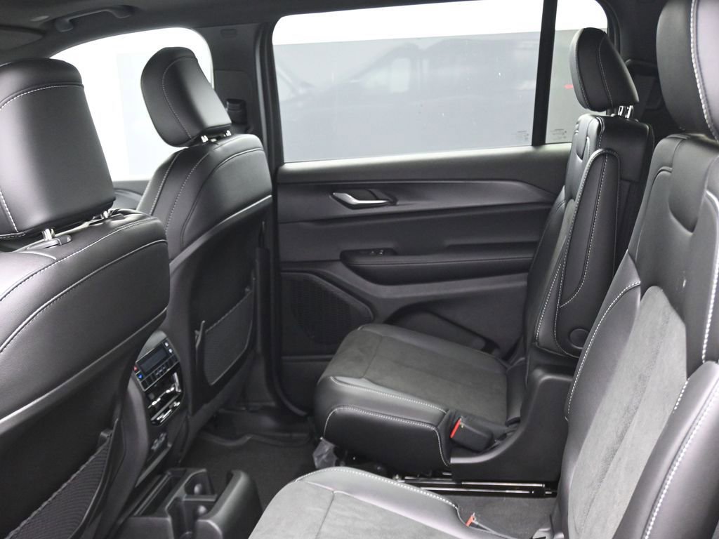 New 2025 Jeep Grand Cherokee L Altitude image 14