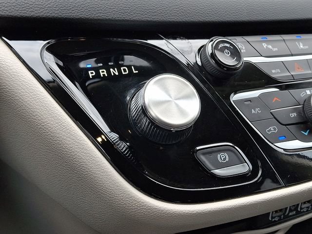 Used 2024 Chrysler Pacifica Touring-L image 15