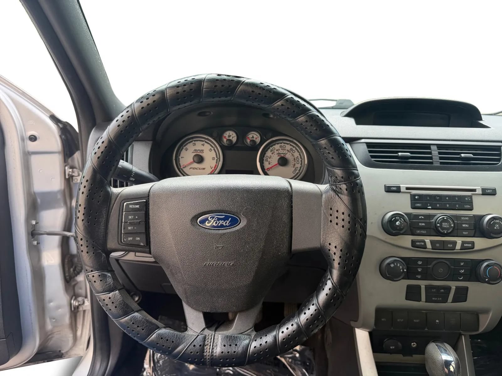 Used 2011 Ford Focus SE FWD image 11