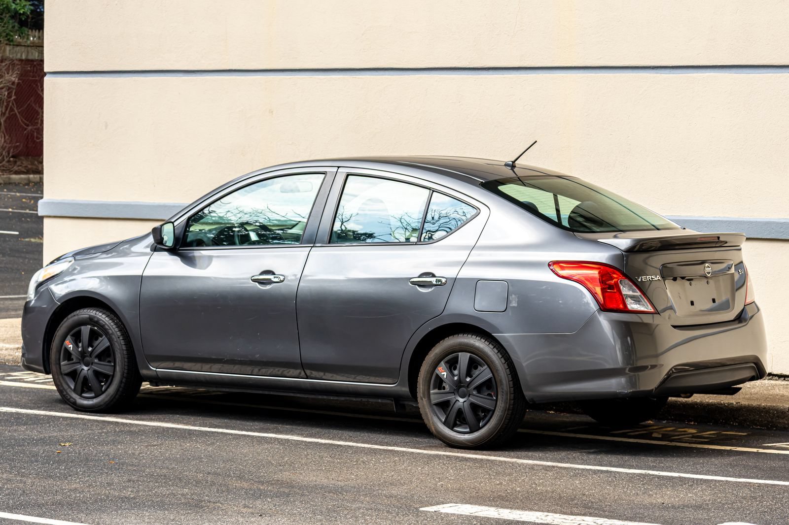 Used 2019 Nissan Versa SV FWD image 6