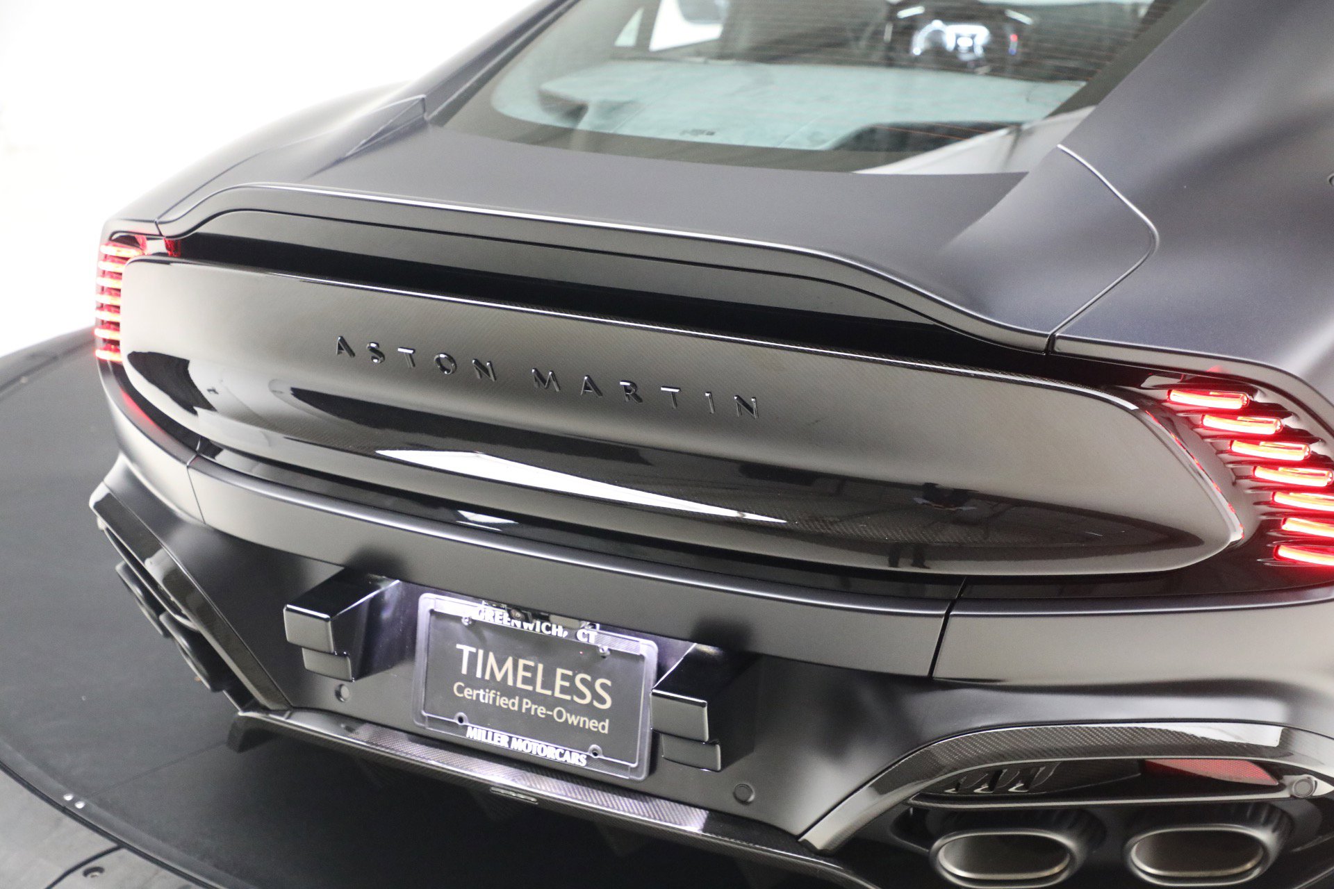 Used 2025 Aston Martin Vanquish image 17