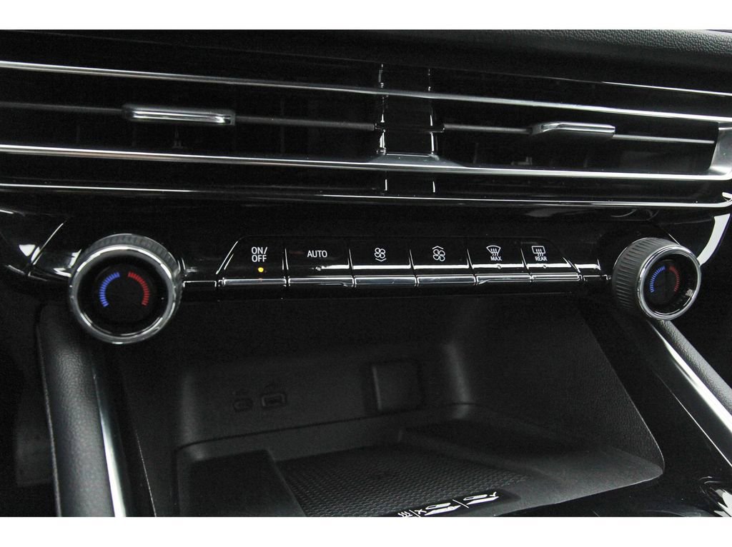 Used 2025 Chevrolet Traverse LT image 24