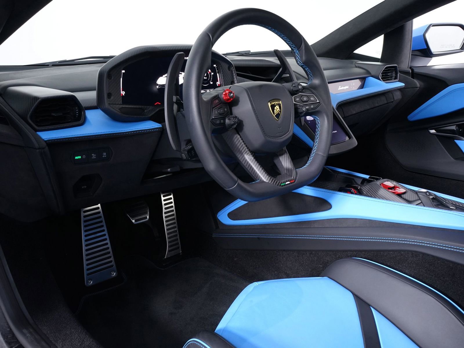 Used 2024 Lamborghini Revuelto image 5