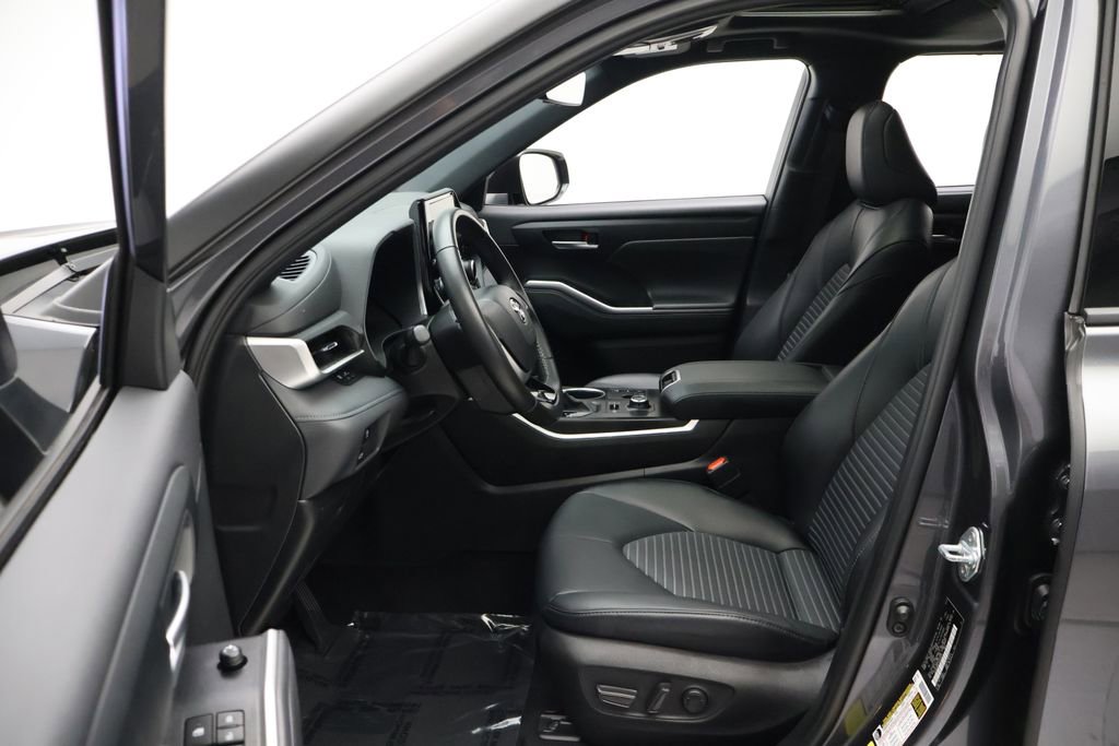 Used 2025 Toyota Highlander XSE image 14