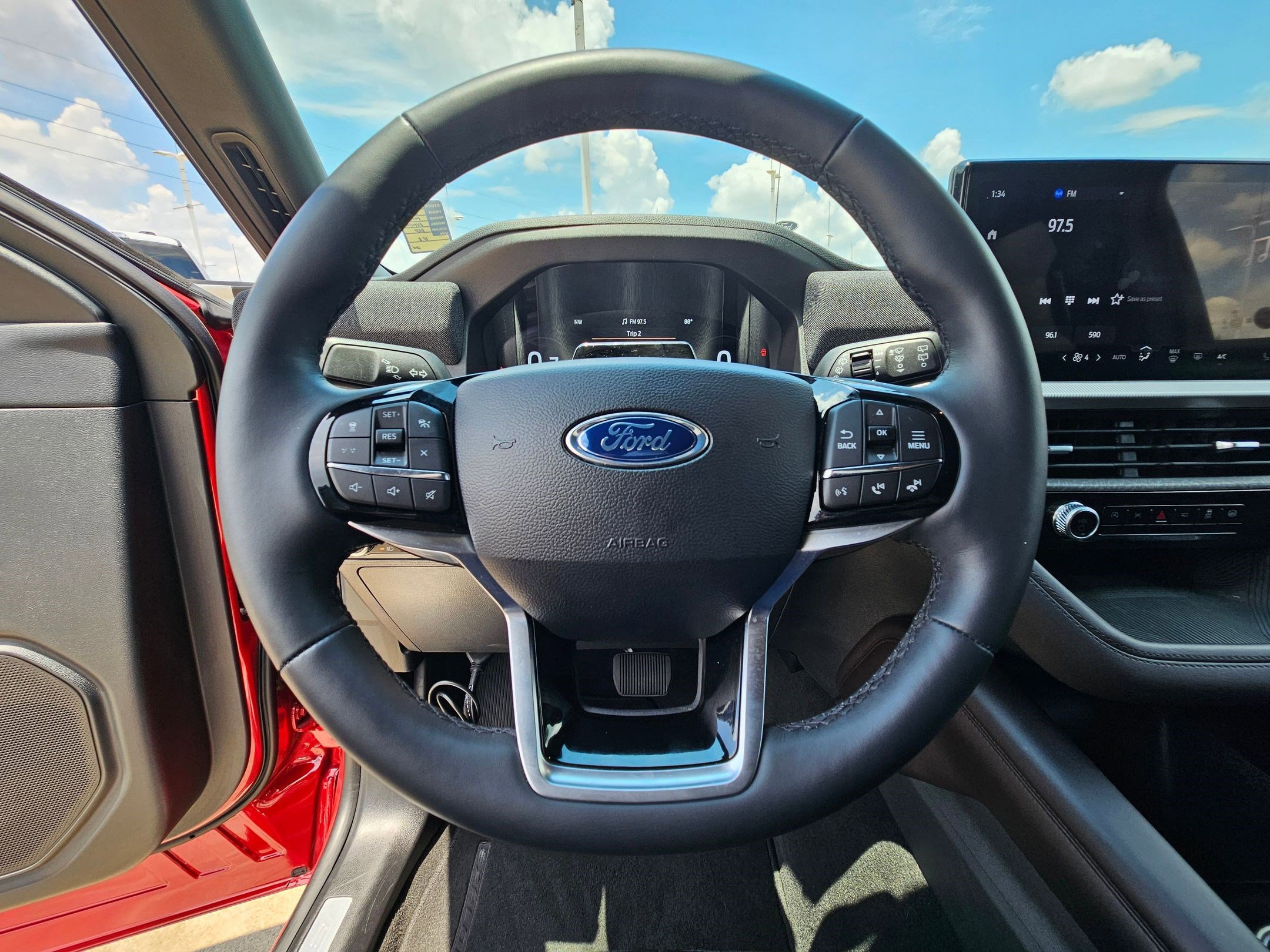 Used 2026 Ford Explorer Platinum w/ LUX Leather Package AWD/4WD image 18