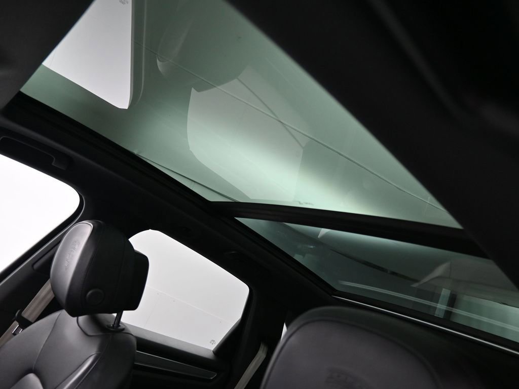 Certified 2023 Porsche Cayenne Platinum Edition image 11