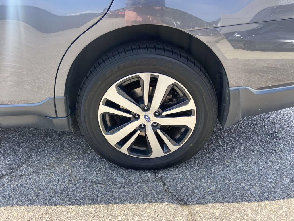 Used 2019 Subaru Outback 2.5i Limited w/ Popular Package #2 AWD/4WD image 9
