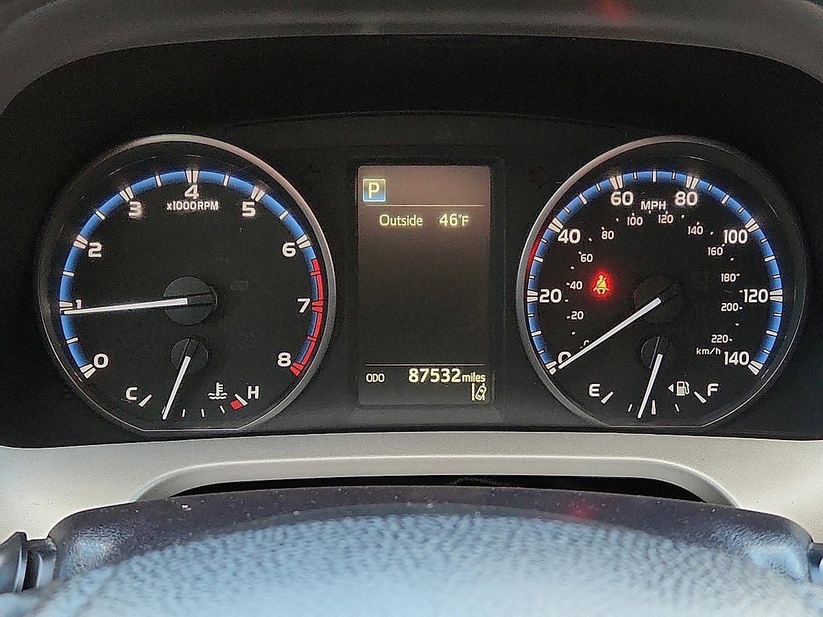 Used 2018 Toyota RAV4 LE w/ Carpet Mat Package image 11