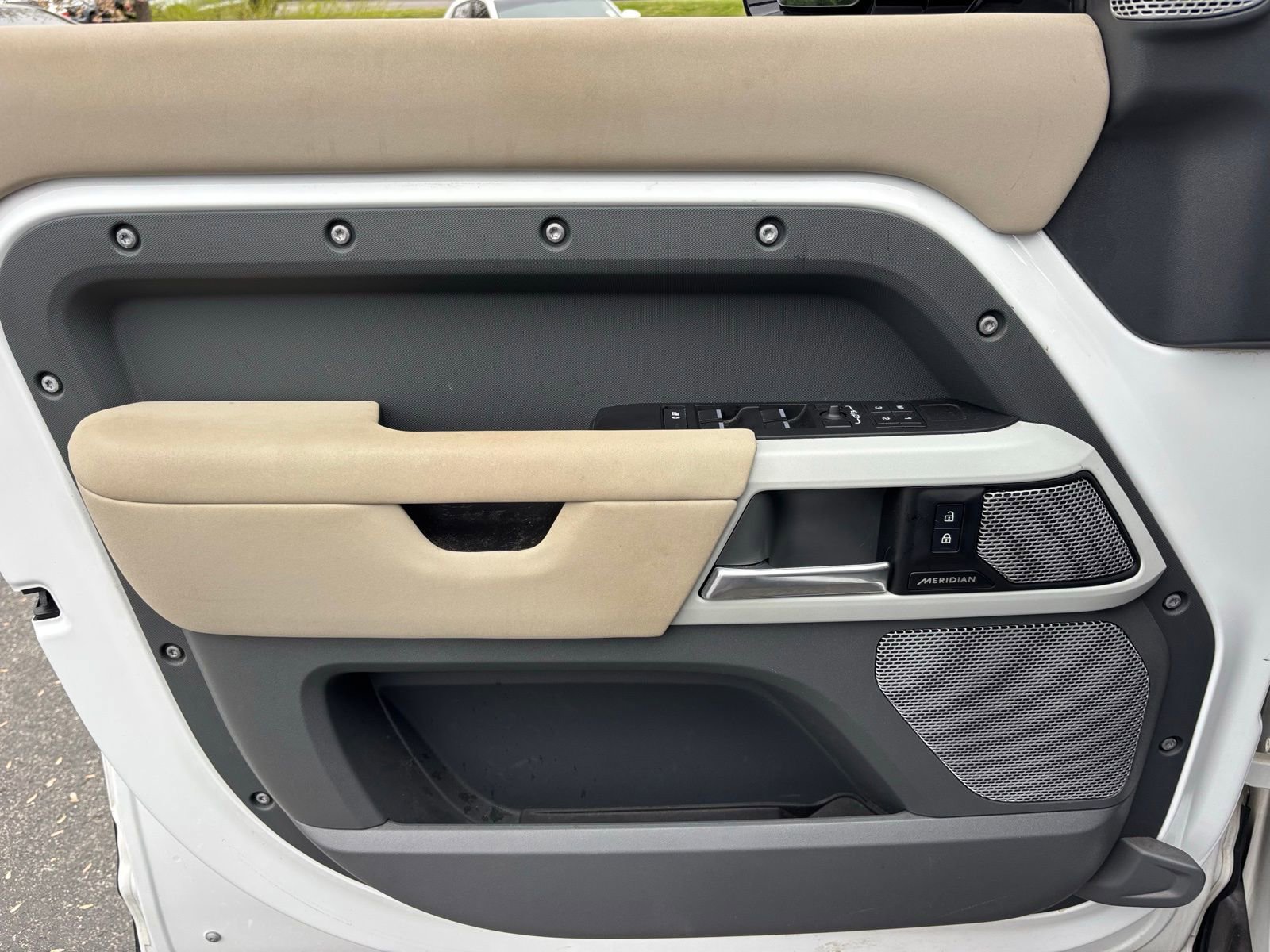 Used 2023 Land Rover Defender 130 X-Dynamic SE image 16