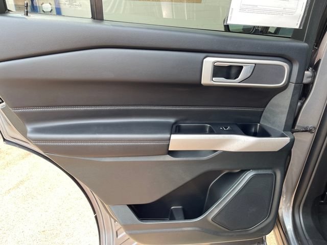 Used 2024 Ford Explorer XLT w/ Equipment Group 202A AWD/4WD image 31