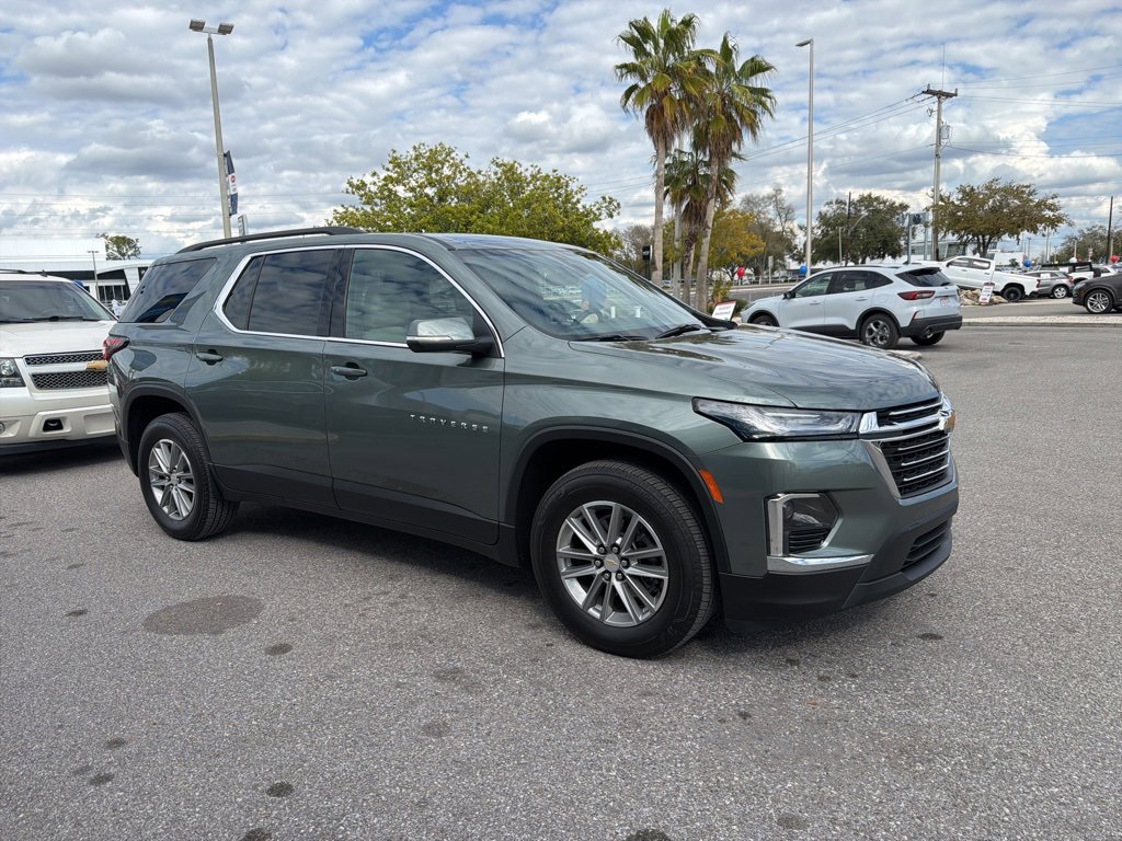 Used 2023 Chevrolet Traverse LT image 2