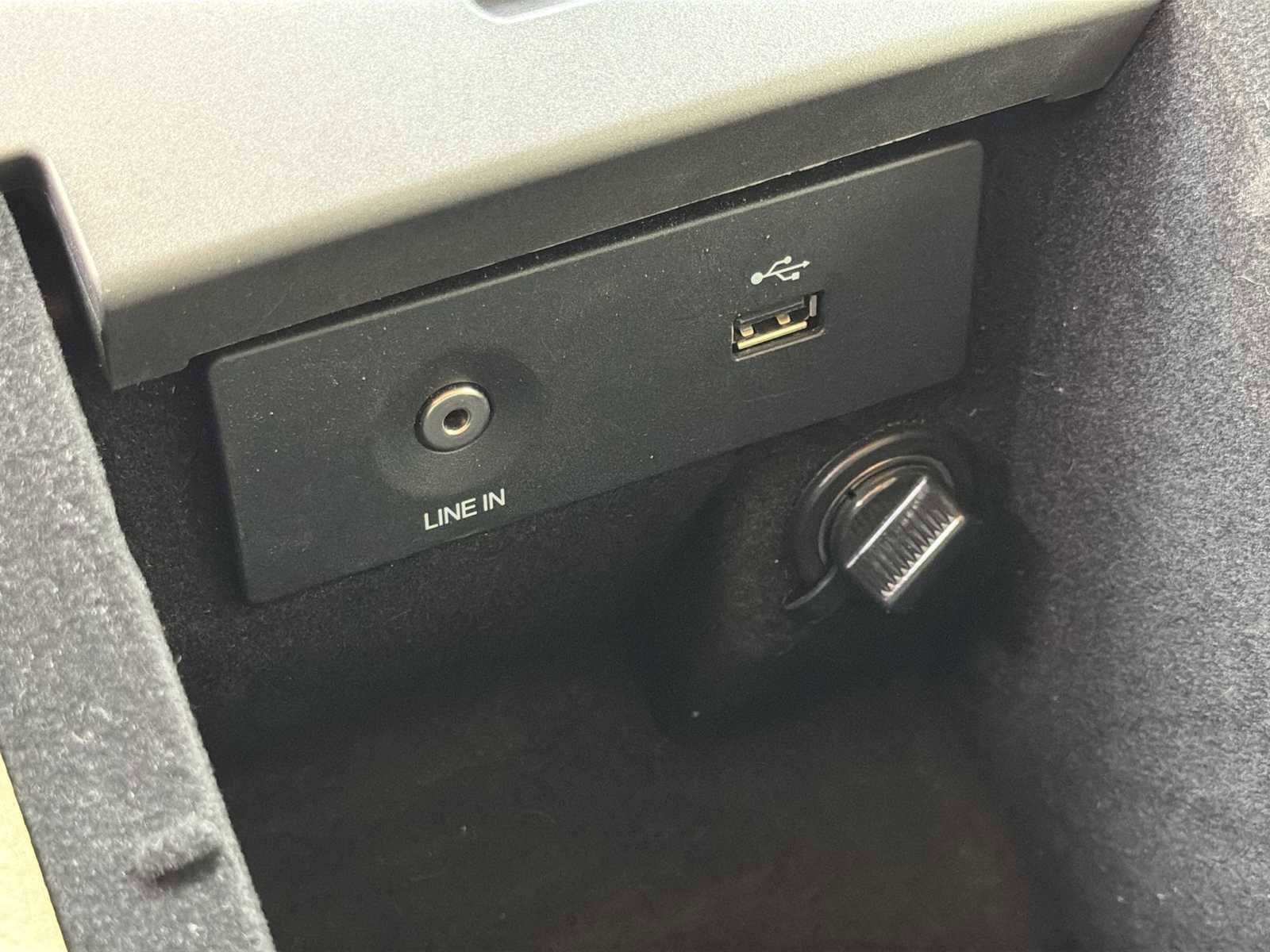 Used 2018 Ford Taurus SE image 23