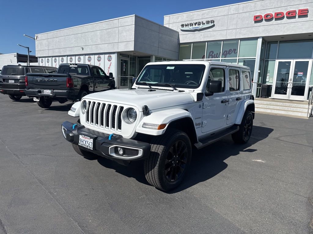 Used 2023 Jeep Wrangler Unlimited Sahara AWD/4WD image 3