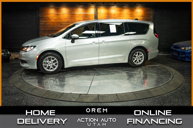Used 2023 Chrysler Voyager LX image 1
