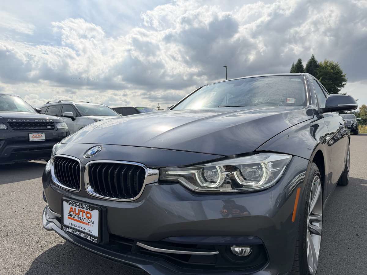 Used 2018 BMW 330i xDrive Sedan AWD/4WD image 10