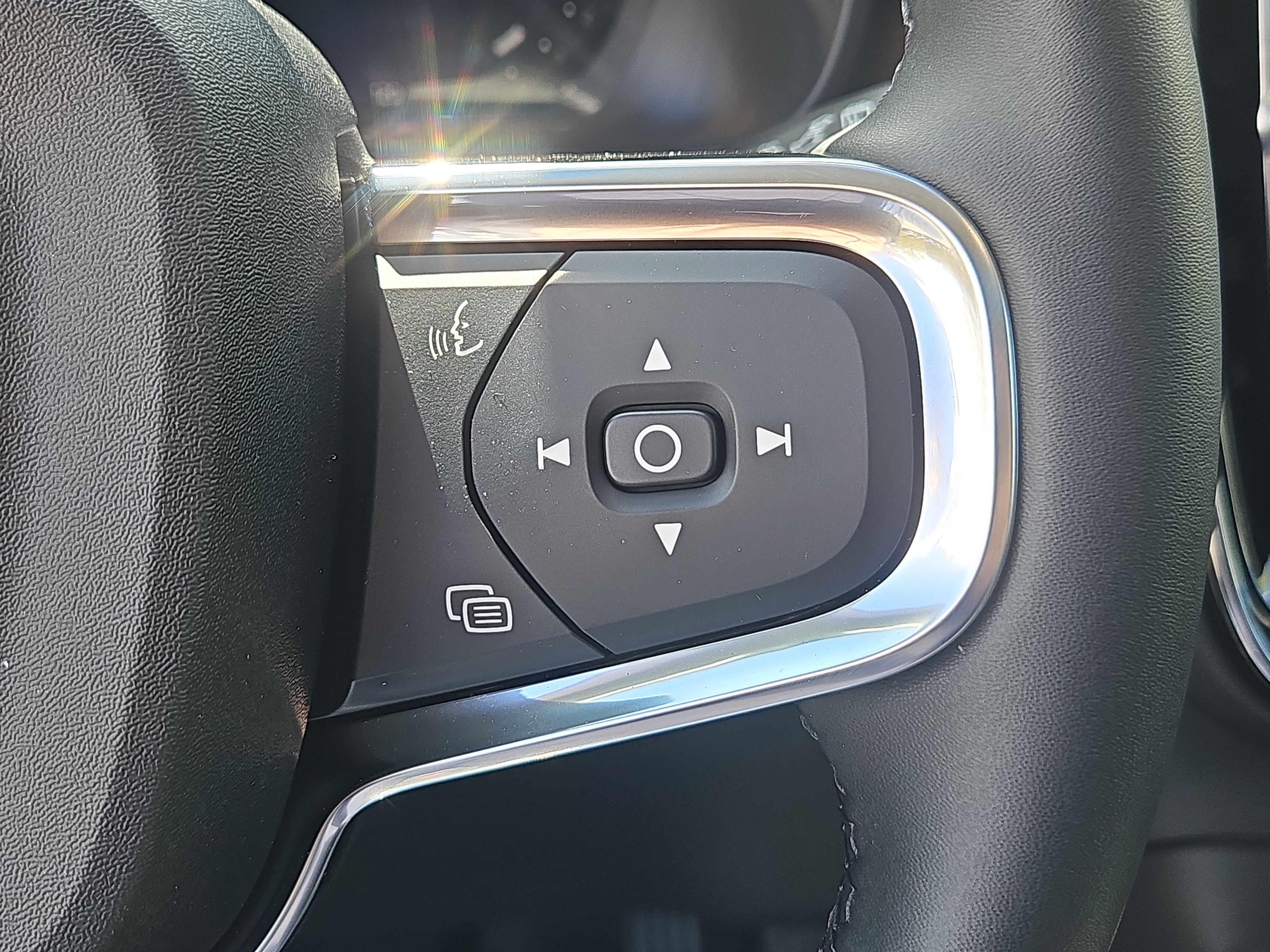 New 2026 Volvo XC40 B5 Plus w/ Protection Package Premier AWD/4WD image 15