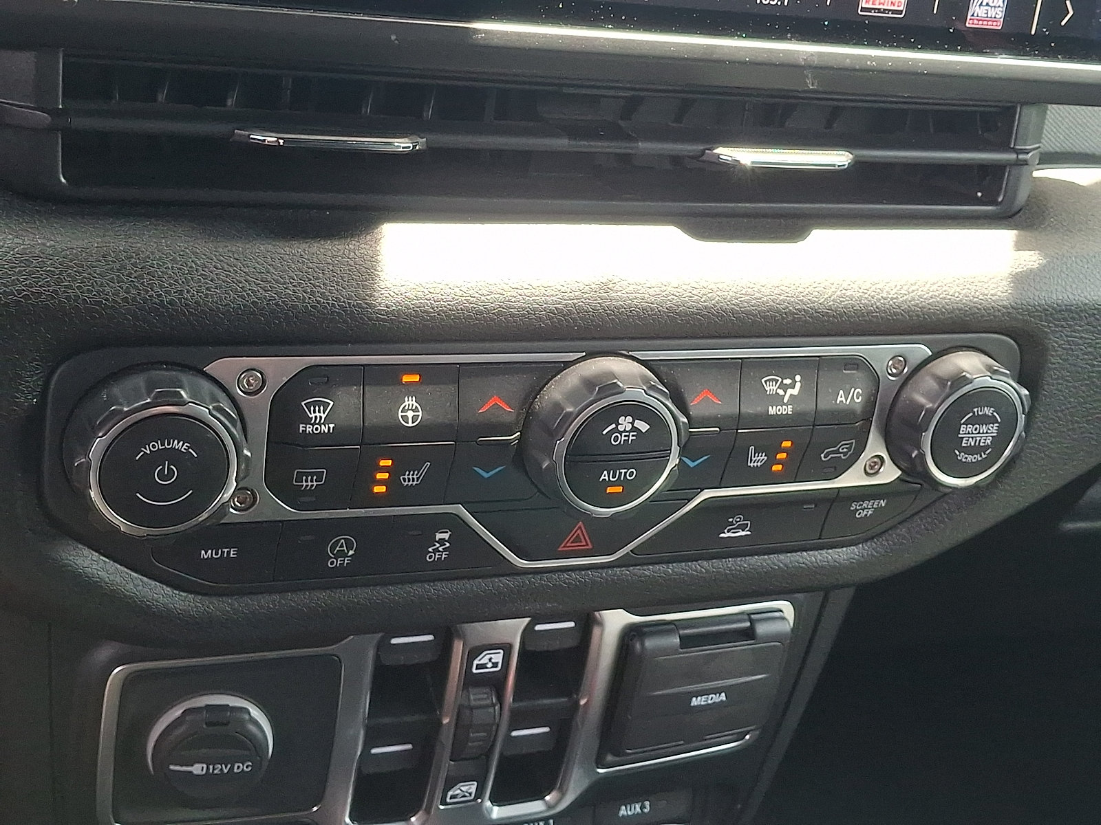 Used 2024 Jeep Wrangler Unlimited Sport AWD/4WD image 15