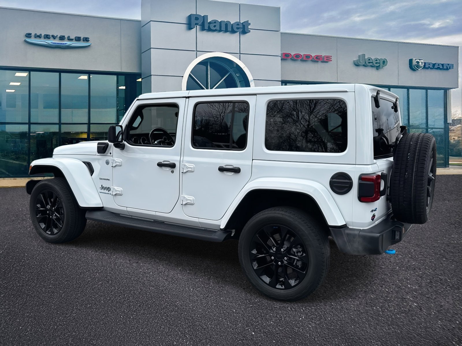 Used 2023 Jeep Wrangler Unlimited Sahara w/ Cold Weather Group image 3