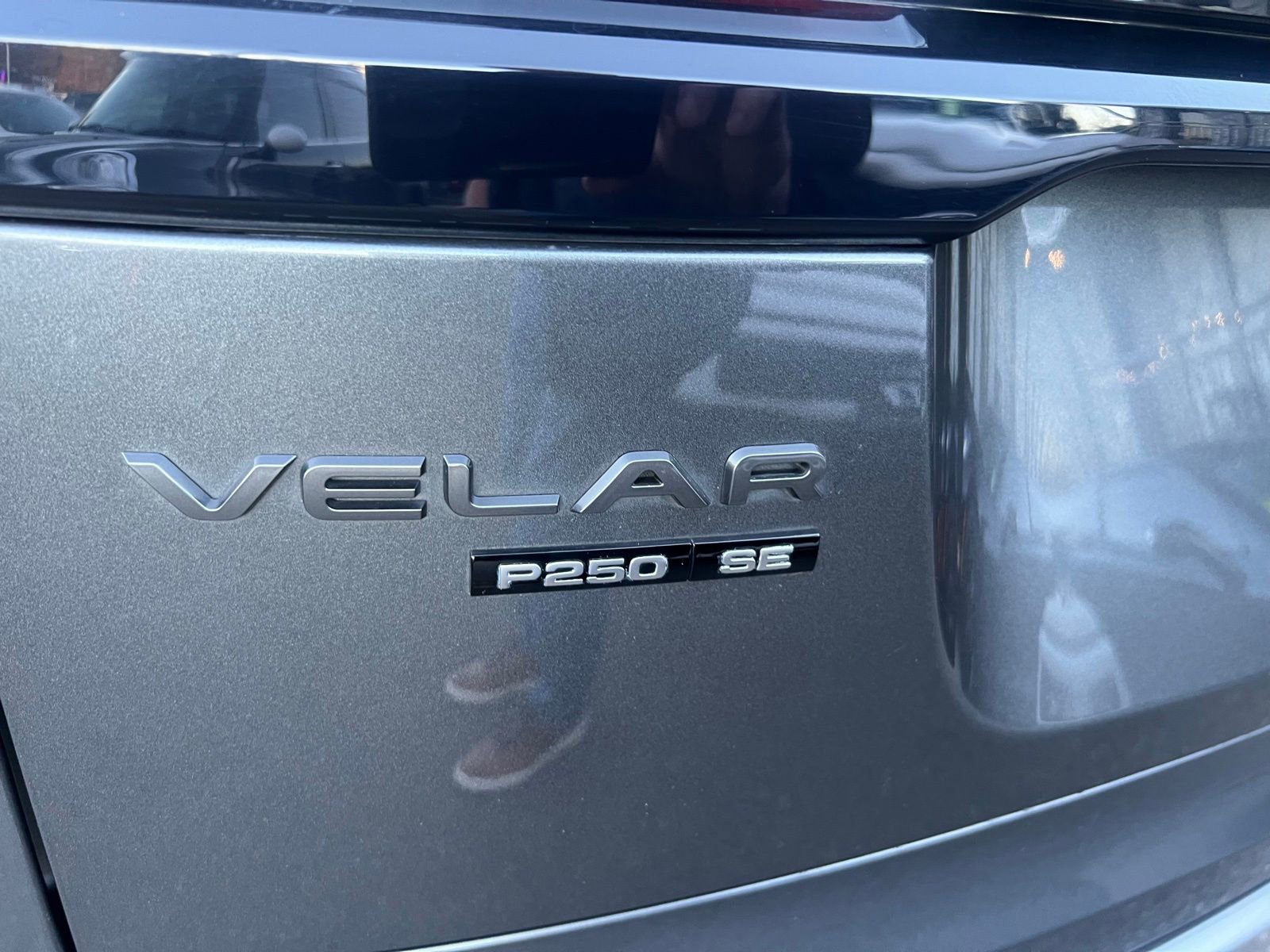 Used 2019 Land Rover Range Rover Velar R-Dynamic SE image 8