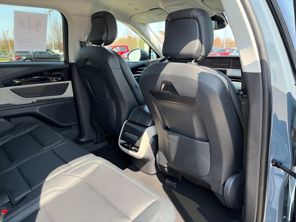 Used 2025 Lincoln Nautilus Premier AWD/4WD image 32