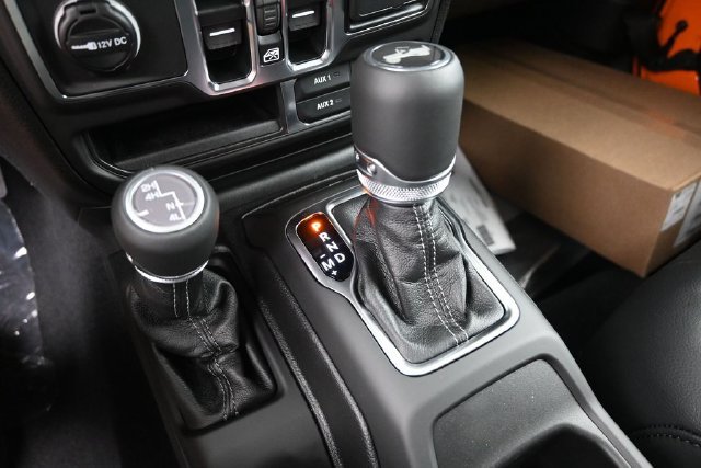 New 2026 Jeep Wrangler Unlimited Sahara AWD/4WD image 30