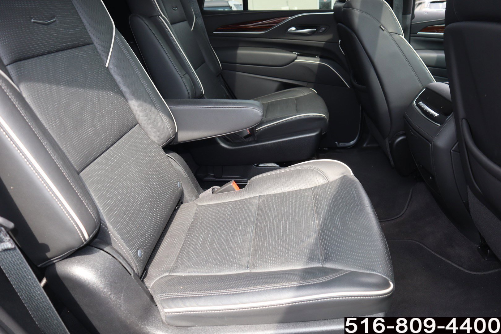 Used 2023 Cadillac Escalade Premium Luxury image 24