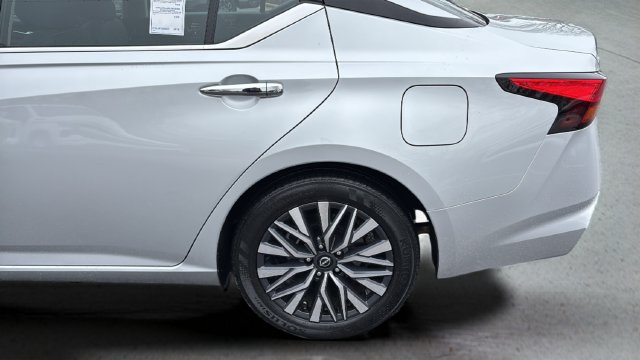 Used 2024 Nissan Altima 2.5 SV FWD image 34