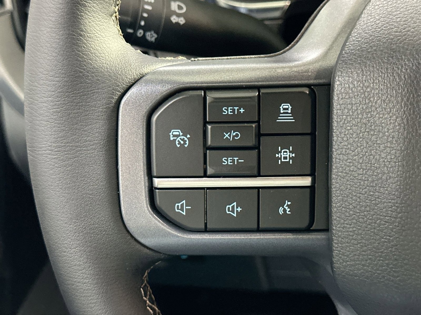 New 2025 Ford F150 Lariat w/ Equipment Group 501A Mid image 21