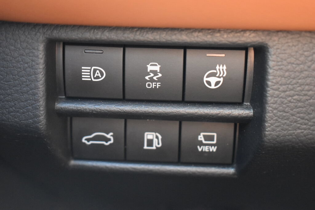 Certified 2019 Toyota Avalon Limited w/ Advanced Safety Package FWD image 14