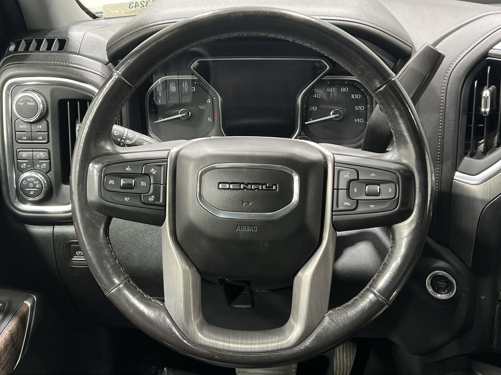 Used 2021 GMC Sierra 2500 Denali w/ Denali Black Diamond Edition AWD/4WD image 14