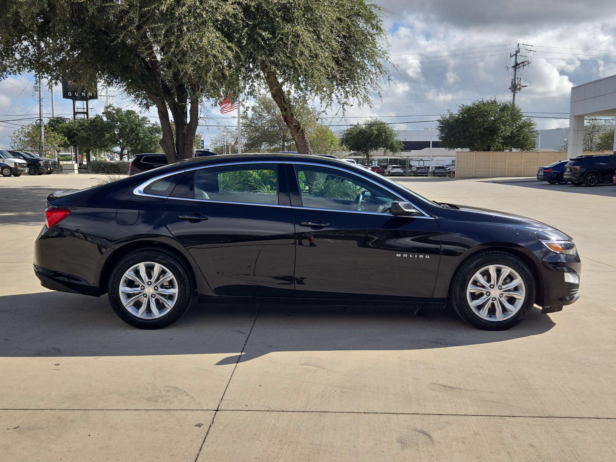 Certified 2025 Chevrolet Malibu LT FWD image 2