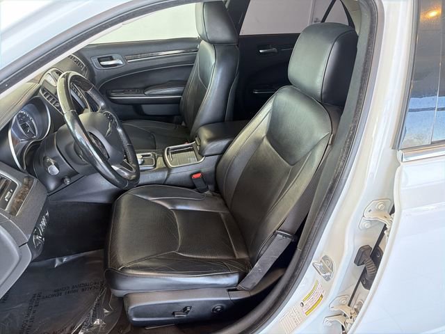 Used 2018 Chrysler 300 Limited image 20