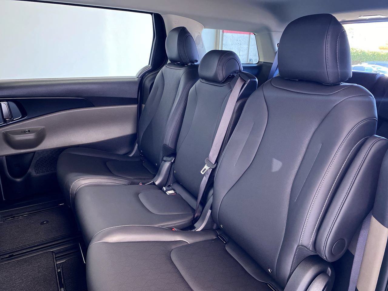 New 2027 Kia Carnival LXS FWD image 34