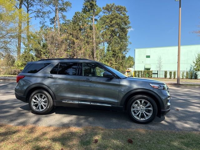 Used 2024 Ford Explorer XLT w/ Equipment Group 202A image 2