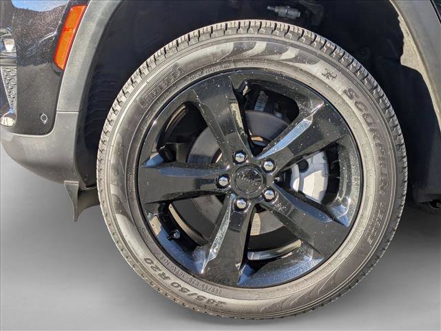 Used 2025 Jeep Grand Cherokee Limited w/ Luxury Tech Group II image 25