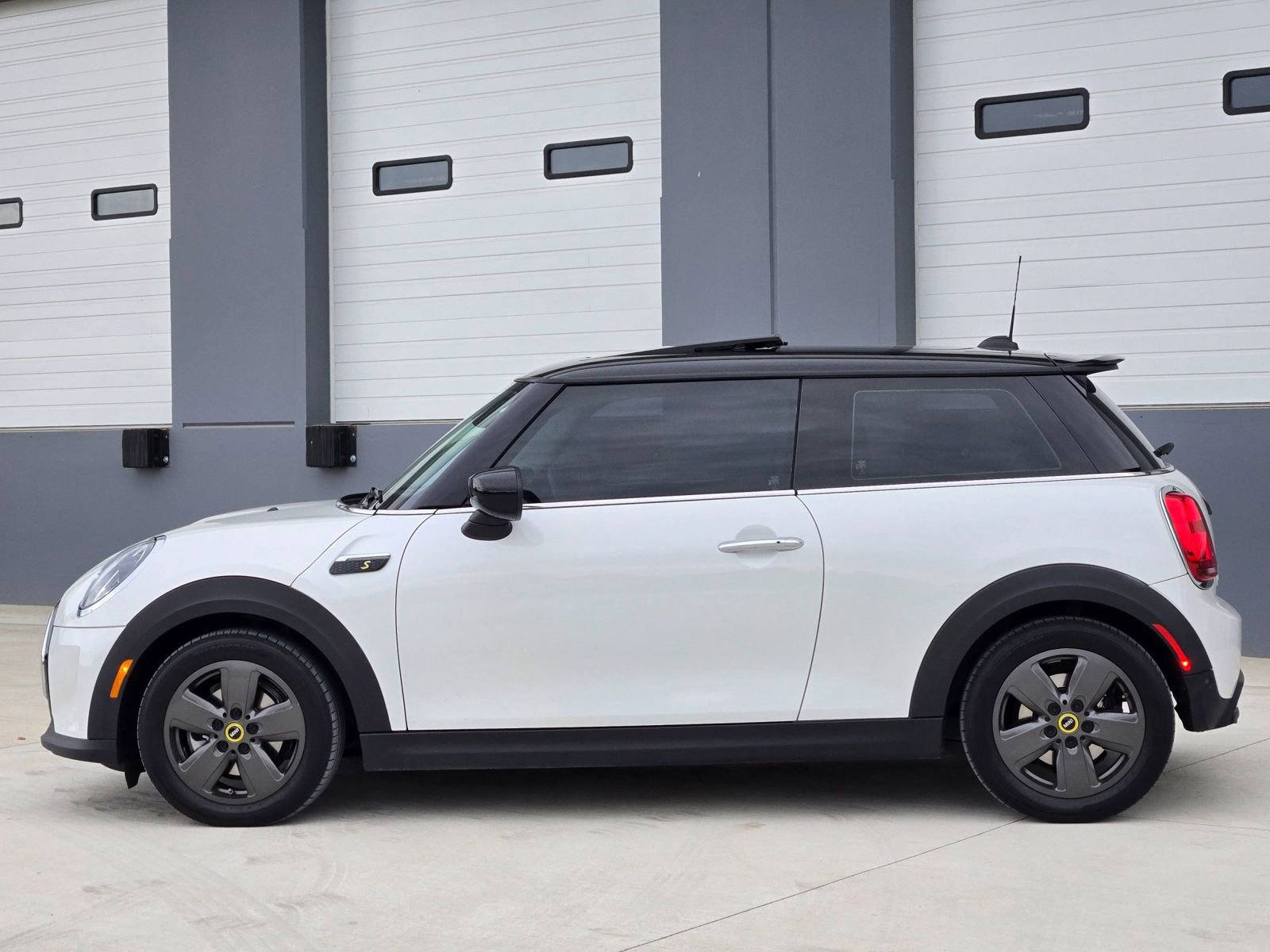 Used 2024 MINI Cooper SE image 6